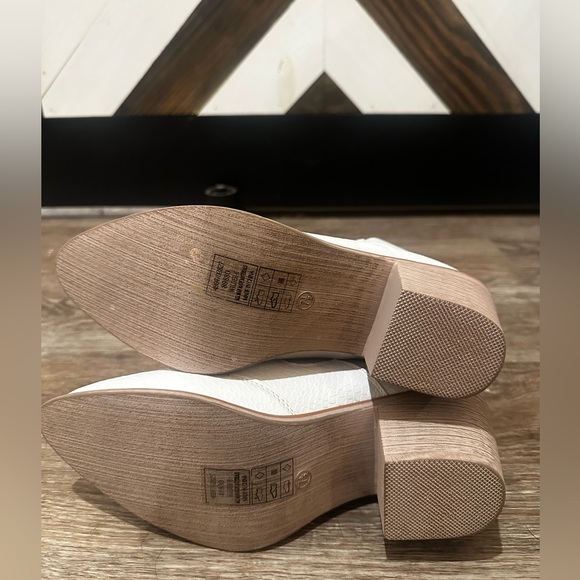 NWOT White Western Booties - Picture 3 of 4